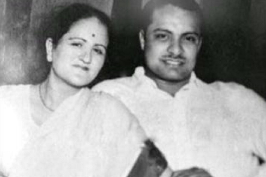 इंडोनेशियाच्या या कारवाईच्या प्रसंगी त्यांच्या सोबत त्यांच्या पत्नी ज्ञान पटनायक याही सोबत होत्या. तर मुलगा नवीन फक्त 1 महिन्यांचा होता. ते आता ओरिसाचे मुख्यमंत्री आहेत. तर भाजपला तिथे खिंडार पाडायची आहे. बाजू दांनी जकार्ताहून प्रमुख बंडखोर नेते सुल्तान शहरयार आणि सुकर्णो यांना नवी दिल्लीत आणलं होतं. त्यांनी नेहरूंसोबत चर्चा केली. इंडोनेशिया स्वतंत्र झाल्यानंतर सुकार्णो तिथले पहिले राष्ट्रपती बनले. नंतर बीजूदांना इंडोनेशियाची नागरिकता आणि भूमिपूत्र हा सर्वोच्च सन्मान देण्यात आला. इंडोनेशियाच्या या कारवाईच्या प्रसंगी त्यांच्या सोबत त्यांच्या पत्नी ज्ञान पटनायक याही सोबत होत्या. तर मुलगा नवीन फक्त 1 महिन्यांचा होता. ते आता ओरिसाचे मुख्यमंत्री आहेत. तर भाजपला तिथे खिंडार पाडायची आहे. बाजू दांनी जकार्ताहून प्रमुख बंडखोर नेते सुल्तान शहरयार आणि सुकर्णो यांना नवी दिल्लीत आणलं होतं. त्यांनी नेहरूंसोबत चर्चा केली. इंडोनेशिया स्वतंत्र झाल्यानंतर सुकार्णो तिथले पहिले राष्ट्रपती बनले. नंतर बीजूदांना इंडोनेशियाची नागरिकता आणि भूमिपूत्र हा सर्वोच्च सन्मान देण्यात आला.