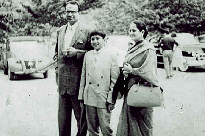 बीजू पटनायक यांनी ज्ञानवती यांच्याशी प्रेमविवाह केला होता. लाहोरला टेनिस कोर्टावर त्यांची भेट झाली होती. त्यांना तीन मुलं आहेत. नवीन पटनायक हे ओरिसाचे मुख्यमंत्री आहेत. तर मुलगी गीता या जगप्रसिद्ध लेखिका आहेत. बीजू पटनायक यांनी ज्ञानवती यांच्याशी प्रेमविवाह केला होता. लाहोरला टेनिस कोर्टावर त्यांची भेट झाली होती. त्यांना तीन मुलं आहेत. नवीन पटनायक हे ओरिसाचे मुख्यमंत्री आहेत. तर मुलगी गीता या जगप्रसिद्ध लेखिका आहेत.