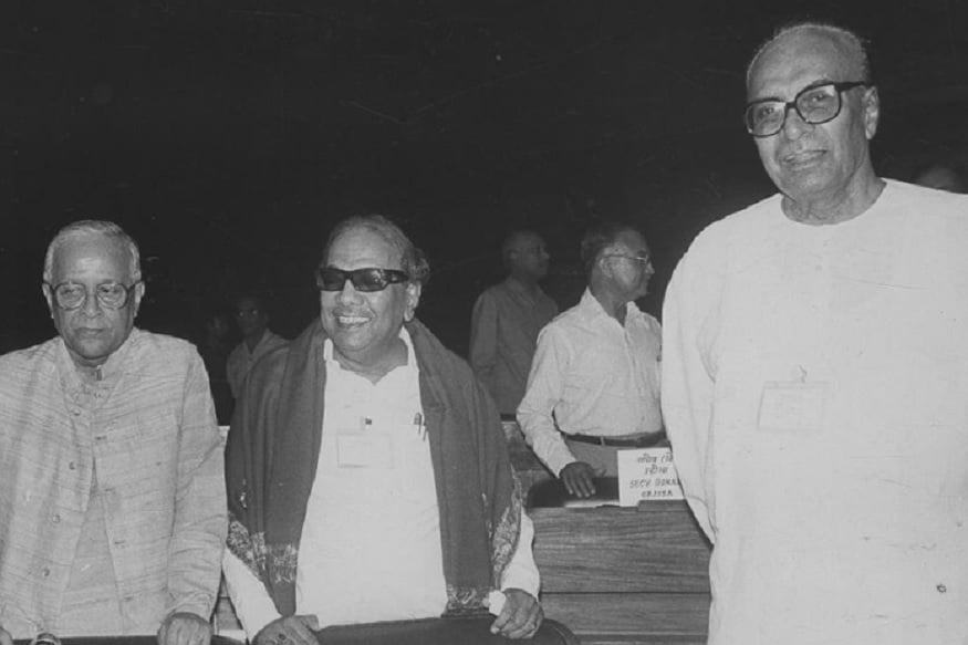 1975 मध्ये त्यांनी आणीबाणीला विरोध केला होता. त्यांना त्या काळात अटकही करण्यात आली होती. नंतर मोरारजी देसाई पंतप्रधान असताना त्यांना केंद्रात मंत्रीपदही दिले होते. 1975 मध्ये त्यांनी आणीबाणीला विरोध केला होता. त्यांना त्या काळात अटकही करण्यात आली होती. नंतर मोरारजी देसाई पंतप्रधान असताना त्यांना केंद्रात मंत्रीपदही दिले होते.