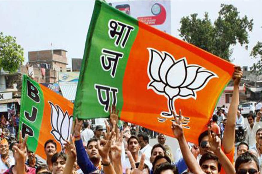 मतदानाची टक्केवारी पाहिली तर NDA ला UPA पेक्षा 10 टक्के मतं जास्त मिळणार आहेत. NDA ला 41 टक्के तर UPA ला 31टक्के मतं मिळतील.