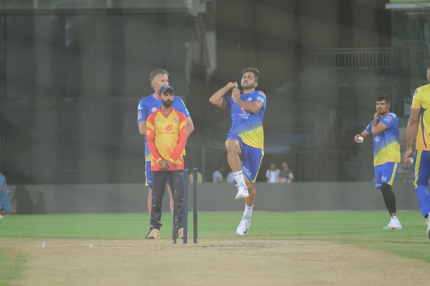 चेन्नईच्या संघाची जमेची बाजू फलंदाजी असली तरी, गोलंदाजीमध्येही चेन्नईकडे ड्वेन ब्रावो सारखा ऑलराऊंडर, फिरकी गोलंदाज इमरान ताहिर, तर भारताचा माजी गोलंदाज हरभजन सिंगही चेन्नईचा भाग आहे. चेन्नईच्या संघाची जमेची बाजू फलंदाजी असली तरी, गोलंदाजीमध्येही चेन्नईकडे ड्वेन ब्रावो सारखा ऑलराऊंडर, फिरकी गोलंदाज इमरान ताहिर, तर भारताचा माजी गोलंदाज हरभजन सिंगही चेन्नईचा भाग आहे.