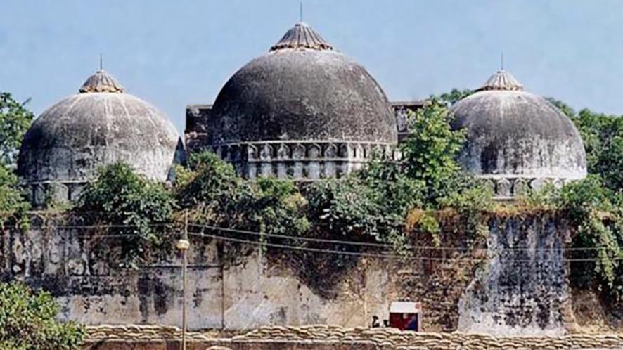 1528-29 मध्ये मुघल शासक बाबरने एक मशिद बांधली तिलाच पुढे बाबरी मशिद म्हणून ओळखले जाऊ लागले. तर हिंदुच्या मते या ठिकाणी प्रभू रामचंद्रांचा जन्म झाला होता. इथलं राममंदिर तोडून त्या ठिकाणी मशिद बांधण्यात आल्याचा आरोप हिंदुत्ववादी संघटनांनी केला होता. या वादाची सुरूवात 18 व्या शतकात झाली. 1528-29 मध्ये मुघल शासक बाबरने एक मशिद बांधली तिलाच पुढे बाबरी मशिद म्हणून ओळखले जाऊ लागले. तर हिंदुच्या मते या ठिकाणी प्रभू रामचंद्रांचा जन्म झाला होता. इथलं राममंदिर तोडून त्या ठिकाणी मशिद बांधण्यात आल्याचा आरोप हिंदुत्ववादी संघटनांनी केला होता. या वादाची सुरूवात 18 व्या शतकात झाली.