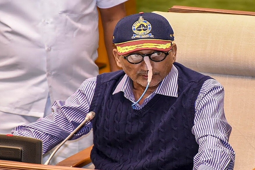 मनोहर पर्रिकर यांनी काही वर्षांपूर्वी एका दिवाळी अंकातल्या लेखात आपल्या दिवंगत पत्नीविषयी खूप भावुक होऊन लिहिलं होतं. गोव्याचे मुख्यमंत्री म्हणून पर्रिकरांनी प्रथम शपथ घेतली त्या वेळी पत्नी मेधा पर्रिकर ते बघायला नव्हती, यांचं दुःख त्यांच्या आयुष्यात नेहमीच राहिलं. मनोहर पर्रिकर यांनी काही वर्षांपूर्वी एका दिवाळी अंकातल्या लेखात आपल्या दिवंगत पत्नीविषयी खूप भावुक होऊन लिहिलं होतं. गोव्याचे मुख्यमंत्री म्हणून पर्रिकरांनी प्रथम शपथ घेतली त्या वेळी पत्नी मेधा पर्रिकर ते बघायला नव्हती, यांचं दुःख त्यांच्या आयुष्यात नेहमीच राहिलं.