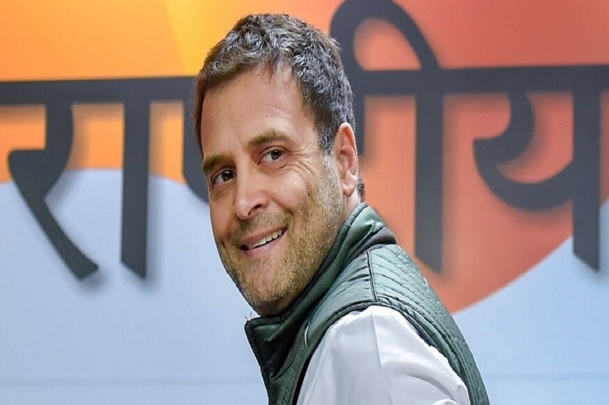 काँग्रेस अध्यक्ष राहुल गांधी दोन ठिकाणांहून लोकसभेची निवडणूक लढवणार आहेत. उत्तर प्रदेश आणि केरळ या दोन राज्यातील मतदारसंघातून राहुल गांधी निवडणूक लढवणार असल्याची माहिती पत्रकार परिषदेत ज्येष्ठ नेते ए.के.एन्टनी यांनी दिली. काँग्रेस अध्यक्ष राहुल गांधी दोन ठिकाणांहून लोकसभेची निवडणूक लढवणार आहेत. उत्तर प्रदेश आणि केरळ या दोन राज्यातील मतदारसंघातून राहुल गांधी निवडणूक लढवणार असल्याची माहिती पत्रकार परिषदेत ज्येष्ठ नेते ए.के.एन्टनी यांनी दिली.