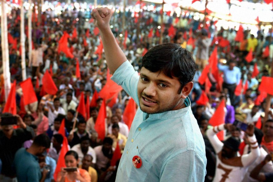 जेएनयुचा विद्यार्थी नेता कन्हैया कुमार हा देखील पंतप्रधान नरेंद्र मोदींचा कट्टर विरोधक. देशभर दौरे करत त्यानं अनेक वेळा पंतप्रधान नरेंद्र मोदींवर टीका केली. कन्हैया कुमार हा निवडणुकीच्या रिंगणात उतरणार असल्याचं बोललं जात आहे. पण, अद्याप देखील त्याच्या नावाची घोषणा झालेली नाही. किंवा तो कोणत्या पक्षाकडून निवडणूक लढणार हे स्पष्ट झालेलं नाही. जेएनयुचा विद्यार्थी नेता कन्हैया कुमार हा देखील पंतप्रधान नरेंद्र मोदींचा कट्टर विरोधक. देशभर दौरे करत त्यानं अनेक वेळा पंतप्रधान नरेंद्र मोदींवर टीका केली. कन्हैया कुमार हा निवडणुकीच्या रिंगणात उतरणार असल्याचं बोललं जात आहे. पण, अद्याप देखील त्याच्या नावाची घोषणा झालेली नाही. किंवा तो कोणत्या पक्षाकडून निवडणूक लढणार हे स्पष्ट झालेलं नाही.