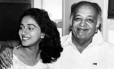 आज आम्ही तुम्हाला माधुरीचे तिच्या आई- वडिलांसोबतचे काही दुर्मिळ फोटो दाखवणार आहोत. हे फोटो पाहून तुम्हाला ९० चं दशक आणि माधुरीचा तो सुवर्णकाळ आठवल्याशिवाय राहणार नाही. आज आम्ही तुम्हाला माधुरीचे तिच्या आई- वडिलांसोबतचे काही दुर्मिळ फोटो दाखवणार आहोत. हे फोटो पाहून तुम्हाला ९० चं दशक आणि माधुरीचा तो सुवर्णकाळ आठवल्याशिवाय राहणार नाही.
