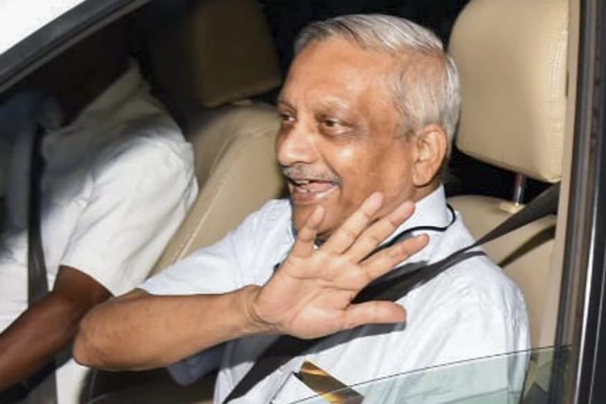 अतिशय प्रामाणिक, साधी राहणी आणि कुशाग्र बुद्धिमत्ता असलेले पर्रिकर हे नरेंद्र मोदी यांच्या मंत्रिमंडळात संरक्षणमंत्री होते. 2014 च्या निवडणुका झाल्यानंतर मोदींनी त्यांना खास दिल्लीत बोलावून घेतलं होतं. अतिशय प्रामाणिक, साधी राहणी आणि कुशाग्र बुद्धिमत्ता असलेले पर्रिकर हे नरेंद्र मोदी यांच्या मंत्रिमंडळात संरक्षणमंत्री होते. 2014 च्या निवडणुका झाल्यानंतर मोदींनी त्यांना खास दिल्लीत बोलावून घेतलं होतं.