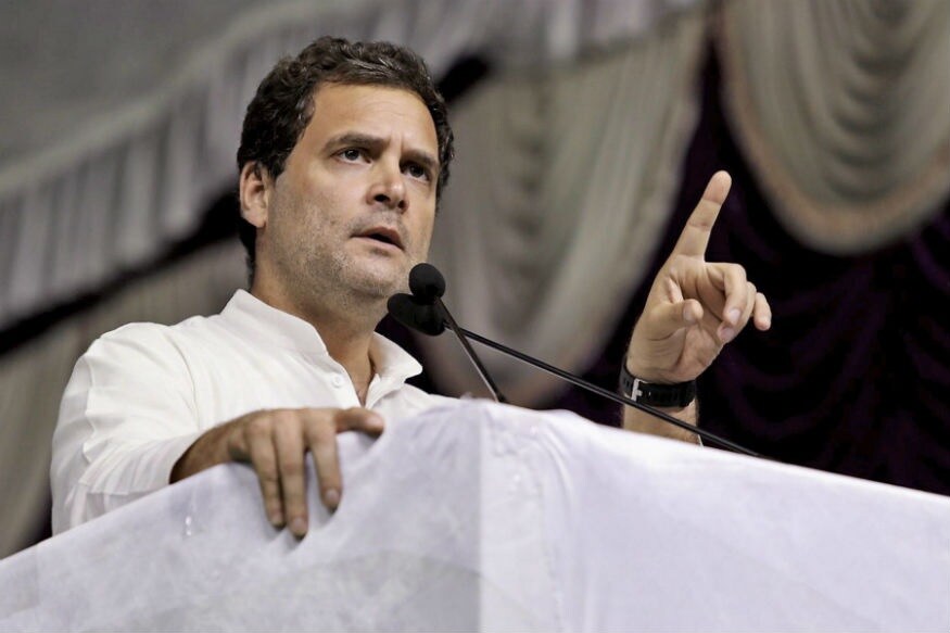या पोस्टरमध्ये राहुल गांधी मसूद अझहरच्या पाया पडतानाही दाखवण्यात आले आहेत. सोशल मीडियावरदेखील हे पोस्टर्स तुफान व्हायरल झाले आहेत. या पोस्टरमध्ये राहुल गांधी मसूद अझहरच्या पाया पडतानाही दाखवण्यात आले आहेत. सोशल मीडियावरदेखील हे पोस्टर्स तुफान व्हायरल झाले आहेत.
