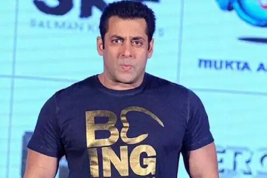 VIRAL VIDEO : IIFA अवॉर्ड फंक्शनमध्ये सलमान खानच्या मागे लागला कुत्रा