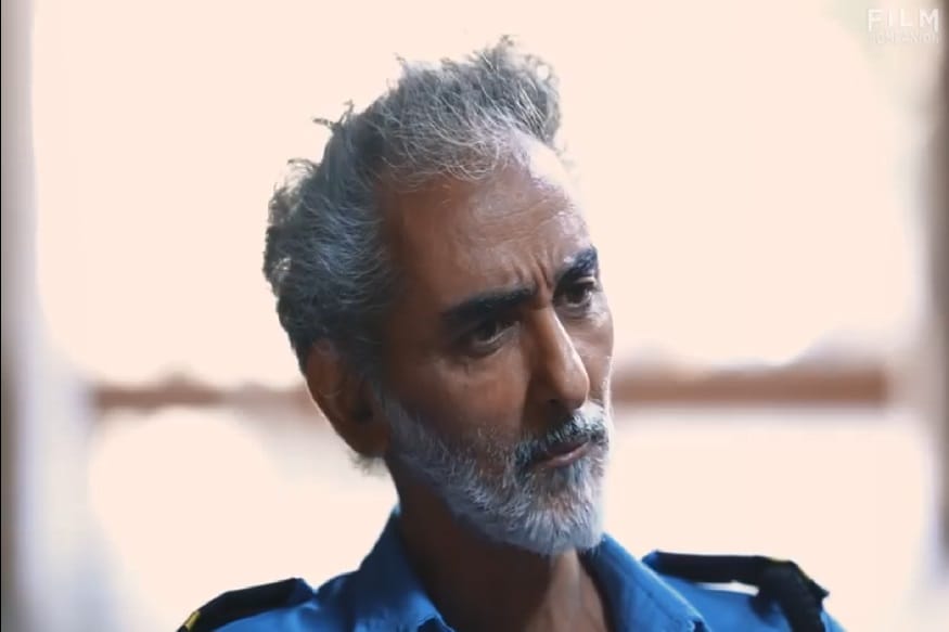 'जेव्हा माझी तब्बेत बिघडू लागली तेव्हा माझ्या वाईट वेळेची सुरूवात झाली', असं सवि सिद्धू सांगतात. 'माझ्या पत्नीचा मृत्यू झाला तो माझ्यासाठी सर्वात कठीण काळ होता. त्यानंतर माझे आई वडील आणि जवळच्या लोकांचाही मृत्यू झाला. हळुहळू एकटा पडत गेलो. सध्या मी सेक्युरिटी गार्डची नोकरी करत आहे. चित्रपट दिग्दर्शकांना भेटायला जाण्यासाठी माझ्याकडे बससाठी पुरसे पैसेही नाहीत,' असं त्यांनी सांगितलं. 'जेव्हा माझी तब्बेत बिघडू लागली तेव्हा माझ्या वाईट वेळेची सुरूवात झाली', असं सवि सिद्धू सांगतात. 'माझ्या पत्नीचा मृत्यू झाला तो माझ्यासाठी सर्वात कठीण काळ होता. त्यानंतर माझे आई वडील आणि जवळच्या लोकांचाही मृत्यू झाला. हळुहळू एकटा पडत गेलो. सध्या मी सेक्युरिटी गार्डची नोकरी करत आहे. चित्रपट दिग्दर्शकांना भेटायला जाण्यासाठी माझ्याकडे बससाठी पुरसे पैसेही नाहीत,' असं त्यांनी सांगितलं.