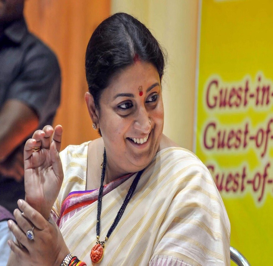 1998मध्ये स्मृती इराणी मिस इंडिया स्पर्धेच्या फायनलमध्ये पोहोचल्या होत्या. पण, तिथं त्यांना विजयानं हुलकावणी दिली. 1998मध्ये स्मृती इराणी मिस इंडिया स्पर्धेच्या फायनलमध्ये पोहोचल्या होत्या. पण, तिथं त्यांना विजयानं हुलकावणी दिली.