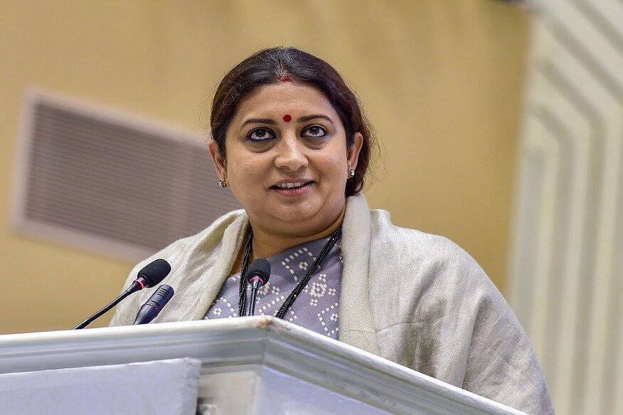 त्यानंतर 2004मध्ये स्मृती इराणींची वर्णी महाराष्ट्र युथ विंगच्या उपाध्यक्षपदी झाली. 2010मध्ये त्यांच्यावर भाजपच्या महिला मोर्चाची जबाबदारी सोपवण्यात आली. त्यानंतर 2004मध्ये स्मृती इराणींची वर्णी महाराष्ट्र युथ विंगच्या उपाध्यक्षपदी झाली. 2010मध्ये त्यांच्यावर भाजपच्या महिला मोर्चाची जबाबदारी सोपवण्यात आली.