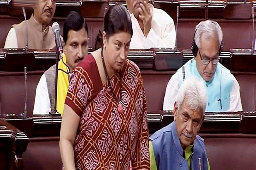 2004मध्ये लोकसभा निवडणुकीमध्ये त्यांनी बीएची डिग्री असल्याचा उल्लेख केला होता. पण, 2014मध्ये त्यांनी ओपन लर्निंगमधून बीकॉमचं शिक्षण घेतल्याचा उल्लेख केला. त्यावरून देखील मोठा वाद झाला होता. 2004मध्ये लोकसभा निवडणुकीमध्ये त्यांनी बीएची डिग्री असल्याचा उल्लेख केला होता. पण, 2014मध्ये त्यांनी ओपन लर्निंगमधून बीकॉमचं शिक्षण घेतल्याचा उल्लेख केला. त्यावरून देखील मोठा वाद झाला होता.