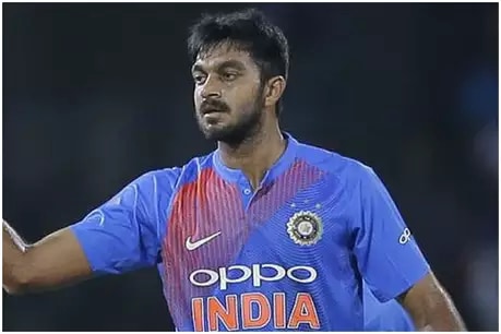 ऑस्ट्रेलियाविरुद्धच्या दुसऱ्या एकदिवसीय सामन्यात विजय शंकरने फक्त 41 बॉलमध्ये 46 धावा केल्या. त्यात त्याने 5 चौकार आणि एका षटकाराची बरसात केली. ऑस्ट्रेलियाविरुद्धच्या दुसऱ्या एकदिवसीय सामन्यात विजय शंकरने फक्त 41 बॉलमध्ये 46 धावा केल्या. त्यात त्याने 5 चौकार आणि एका षटकाराची बरसात केली.