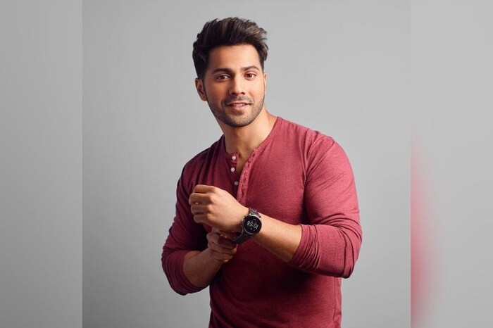 सुत्राच्या माहितीनुसार वरुण एका सिनेमासाठी जवळपास 21 कोटी रुपये एवढं मानधन घेतो. सध्या तो 'कुली नंबर 1' च्या रिमेकच्या शूटिंगमध्ये व्यस्त असून या सिनेमात तो सारा अली खानसोबत स्क्रीन शेअर करताना दिसणार आहे.