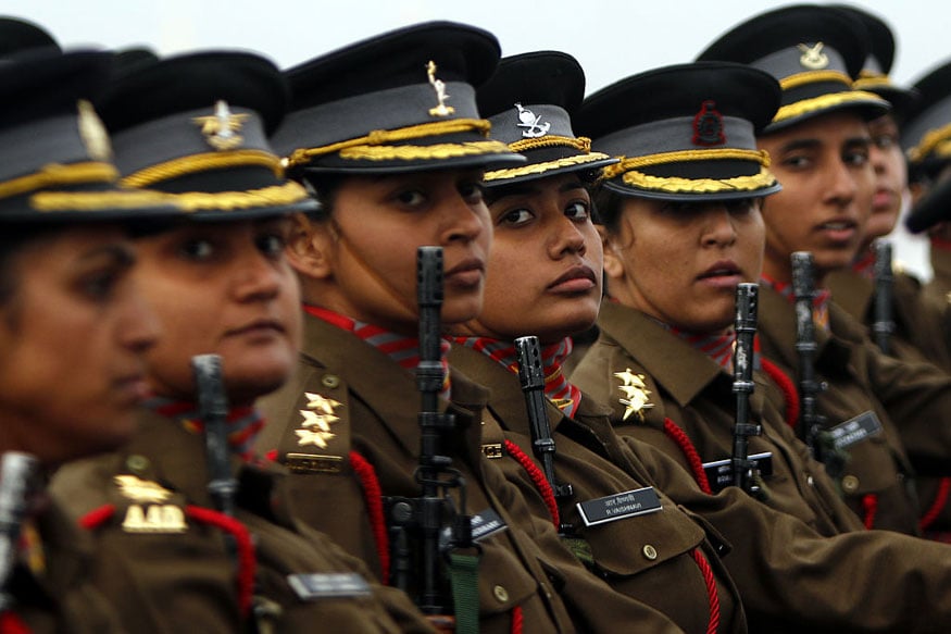 संरक्षण मंत्रालयाने मंगळवारी शॉर्ट सेवा कमीशन संदर्भात एक महत्वाचा निर्णय घेतला आहे. यामध्ये भारतीय सेनेत सेवेत असणाऱ्या सर्व महिलांना स्थायी कमीशन लागू करण्यात येणार आहे. संरक्षण मंत्रालयाने मंगळवारी शॉर्ट सेवा कमीशन संदर्भात एक महत्वाचा निर्णय घेतला आहे. यामध्ये भारतीय सेनेत सेवेत असणाऱ्या सर्व महिलांना स्थायी कमीशन लागू करण्यात येणार आहे.