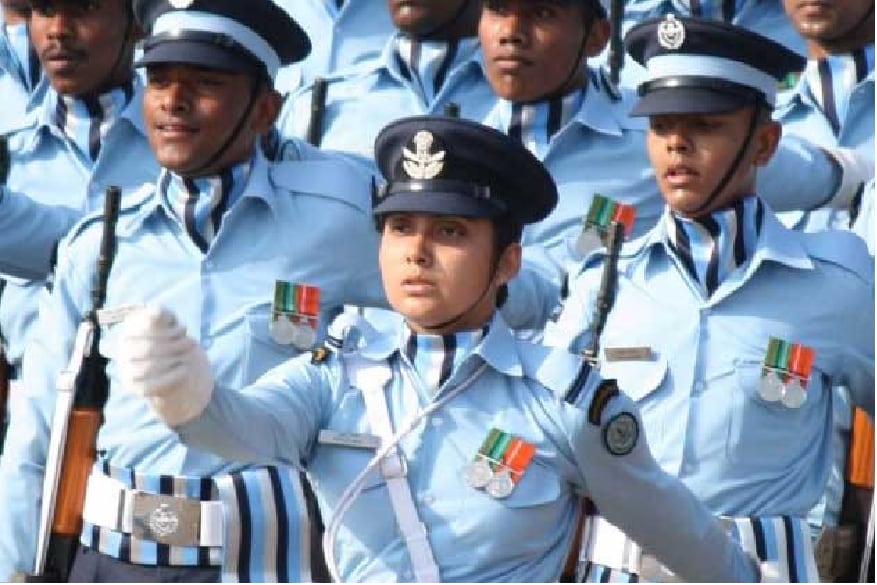 याआधी महिला अधिकाऱ्यांच्या एका समुहाने स्थायी कमिशनचा कालावधी वाढवण्यासाठी सर्वेच्च न्यायालयात मागणी केली होती. यानंतर सरकारने स्थायी कमिशन लागू करण्यासाठी पाऊलं उचलली होती. याआधी महिला अधिकाऱ्यांच्या एका समुहाने स्थायी कमिशनचा कालावधी वाढवण्यासाठी सर्वेच्च न्यायालयात मागणी केली होती. यानंतर सरकारने स्थायी कमिशन लागू करण्यासाठी पाऊलं उचलली होती.