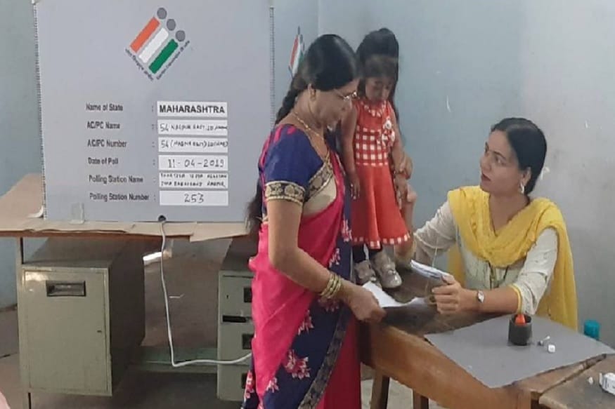 जगातील सर्वात बुटकी स्त्री म्हणून ज्योतीचं नाव गिनीज बुक ऑफ वर्ल्ड रेकॉड्समध्ये नोंदवण्यात आलं आहे. ज्योतीची उंची फक्त 63 सेमी आहे. जगातील सर्वात बुटकी स्त्री म्हणून ज्योतीचं नाव गिनीज बुक ऑफ वर्ल्ड रेकॉड्समध्ये नोंदवण्यात आलं आहे. ज्योतीची उंची फक्त 63 सेमी आहे.