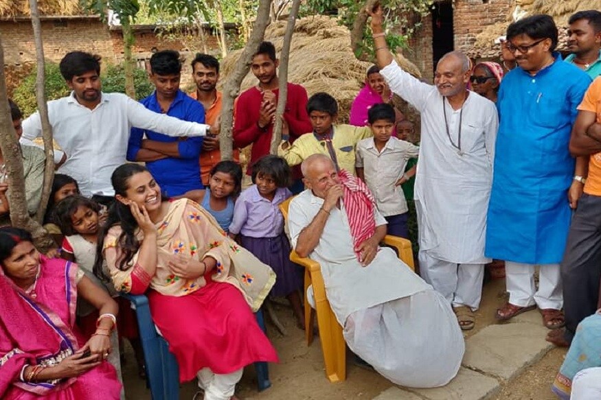 कॉमनवेल्थमध्ये सुवर्णवेध घेतलेली श्रेयसी सिंह आता प्रचारासाठी गावोगावी जावून मतदारांना मत देण्याचं आवाहन करत आहे. श्रेयसी स्वत:साठी नाही तर तिच्या आईसाठी मत मागत आहे. श्रेयसीची आई पुतुल देवी या बांका मतदारसंघाच्या माजी खासदार आहेत. गेल्या निव़डणुकीत जय प्रकाश यादव यांनी त्यांचा पराभव केला होता. कॉमनवेल्थमध्ये सुवर्णवेध घेतलेली श्रेयसी सिंह आता प्रचारासाठी गावोगावी जावून मतदारांना मत देण्याचं आवाहन करत आहे. श्रेयसी स्वत:साठी नाही तर तिच्या आईसाठी मत मागत आहे. श्रेयसीची आई पुतुल देवी या बांका मतदारसंघाच्या माजी खासदार आहेत. गेल्या निव़डणुकीत जय प्रकाश यादव यांनी त्यांचा पराभव केला होता.