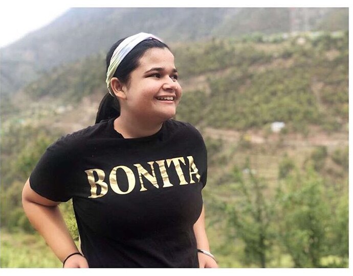 सलोनीनं 'कॉमेडी सर्कस महासंग्राम'मधून कॉमेडियन म्हणून डेब्यू केला होता आणि या शोनंतर तिला प्रचंड प्रसिद्धी मिळाली. काही काळातच ती अनेक प्रसिद्ध कॉमेडियनसोबत वेगवेगळे शो करताना दिसली. लहानग्या सलोनीच्या या टॅलेंटनं लोकांना आश्चर्य वाटायचं. सलोनीनं 'कॉमेडी सर्कस महासंग्राम'मधून कॉमेडियन म्हणून डेब्यू केला होता आणि या शोनंतर तिला प्रचंड प्रसिद्धी मिळाली. काही काळातच ती अनेक प्रसिद्ध कॉमेडियनसोबत वेगवेगळे शो करताना दिसली. लहानग्या सलोनीच्या या टॅलेंटनं लोकांना आश्चर्य वाटायचं.