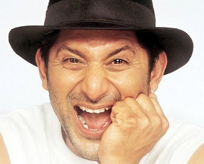 अरशदनं 1996 मध्ये 'तेरे मेरे सपने' सिनेमातून बॉलिवूडमध्ये पदार्पण केलं होतं. या सिनेमातून त्याला विशेष यश मिळालं नाही. पण 2003 मध्ये आलेल्या 'मुन्नाभाई एमबीबीएस'नं त्याला स्वतःची ओळख दिली. या सिनेमातील त्याच्या सर्किटच्या भूमिकेचं कौतुक झालं. मात्र अरशद वारसीला प्रसिद्ध अभिनेत्यांसोबत काम करायला आवडत नाही. त्याच्या मते, प्रसिद्ध अभिनेत्यांसोबत काम केल्यास आपल्या भूमिकेला योग्य तो न्याय मिळत नाही. अनेक सीन्स कापले जातात. अरशदनं 1996 मध्ये 'तेरे मेरे सपने' सिनेमातून बॉलिवूडमध्ये पदार्पण केलं होतं. या सिनेमातून त्याला विशेष यश मिळालं नाही. पण 2003 मध्ये आलेल्या 'मुन्नाभाई एमबीबीएस'नं त्याला स्वतःची ओळख दिली. या सिनेमातील त्याच्या सर्किटच्या भूमिकेचं कौतुक झालं. मात्र अरशद वारसीला प्रसिद्ध अभिनेत्यांसोबत काम करायला आवडत नाही. त्याच्या मते, प्रसिद्ध अभिनेत्यांसोबत काम केल्यास आपल्या भूमिकेला योग्य तो न्याय मिळत नाही. अनेक सीन्स कापले जातात.