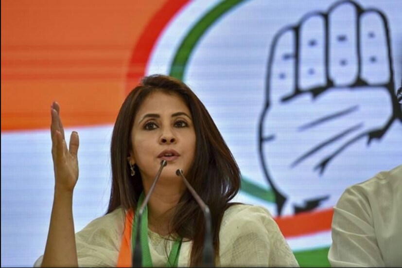 मात्र उर्मिलांनी यावर कोणतीही प्रतिक्रिया दिली नसली तरीही त्यांचे वडील श्रीकांत मातोंडकर यांनी या ट्रोलर्सना सडेतोड उत्तर दिलं आहे. 'अशा प्रकारचे घाणेरडे आरोप करणाऱ्या काही लोकांमुळे उर्मिला यांनी काळजी करण्याची किंवा अशा लोकांच्या प्रतिक्रिया गांभीर्यानं घेण्याची गरज नाही.' असं उर्मिलांच्या वडीलांनी म्हटलं आहे. मात्र उर्मिलांनी यावर कोणतीही प्रतिक्रिया दिली नसली तरीही त्यांचे वडील श्रीकांत मातोंडकर यांनी या ट्रोलर्सना सडेतोड उत्तर दिलं आहे. 'अशा प्रकारचे घाणेरडे आरोप करणाऱ्या काही लोकांमुळे उर्मिला यांनी काळजी करण्याची किंवा अशा लोकांच्या प्रतिक्रिया गांभीर्यानं घेण्याची गरज नाही.' असं उर्मिलांच्या वडीलांनी म्हटलं आहे.