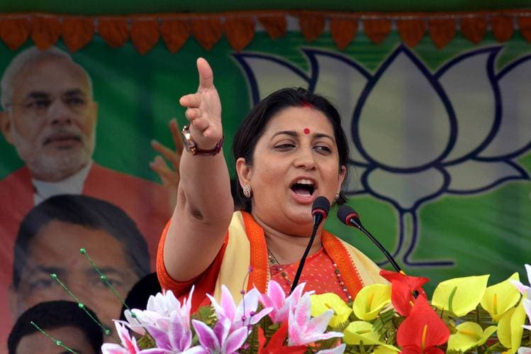 स्मृती इराणी या मोदी सरकारच्या केंद्रीय मंत्रीही आहेत. तसेच त्या भाजपच्या सर्वात वादग्रस्त नेत्यांपैकी एक आहेत. यावेळी त्या राहुल गांधी यांच्याविरोधात अमेठी येथून निवडणूक लढवणार आहेत. स्मृती या एकेकाळी टीव्ही जगतातील सर्वात लोकप्रिय आणि सर्वाधिक मानधन घेणाऱ्या अभिनेत्री होत्या. स्मृती इराणी या मोदी सरकारच्या केंद्रीय मंत्रीही आहेत. तसेच त्या भाजपच्या सर्वात वादग्रस्त नेत्यांपैकी एक आहेत. यावेळी त्या राहुल गांधी यांच्याविरोधात अमेठी येथून निवडणूक लढवणार आहेत. स्मृती या एकेकाळी टीव्ही जगतातील सर्वात लोकप्रिय आणि सर्वाधिक मानधन घेणाऱ्या अभिनेत्री होत्या.