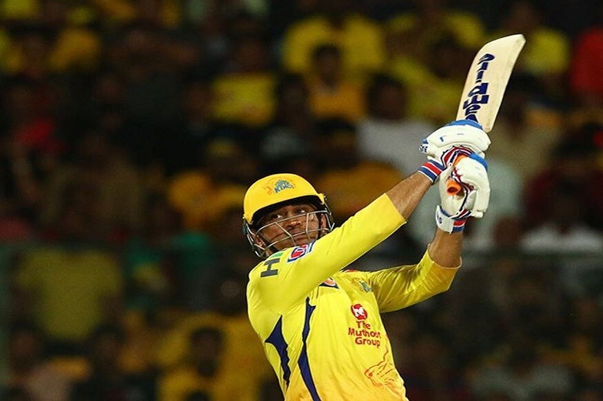 चेन्नईला शेवटच्या चेंडूवर विजयासाठी दोन धावा हव्या होत्या. शेवटच्या चेंडूवर धोनीला फटका मारता आला नाही. तरीही धोनीने चोरटी धाव घेण्याचा प्रयत्न केला मात्र पार्थिव पटेलने शार्दुल ठाकूरला धावबाद केलं. चेन्नईला शेवटच्या चेंडूवर विजयासाठी दोन धावा हव्या होत्या. शेवटच्या चेंडूवर धोनीला फटका मारता आला नाही. तरीही धोनीने चोरटी धाव घेण्याचा प्रयत्न केला मात्र पार्थिव पटेलने शार्दुल ठाकूरला धावबाद केलं.