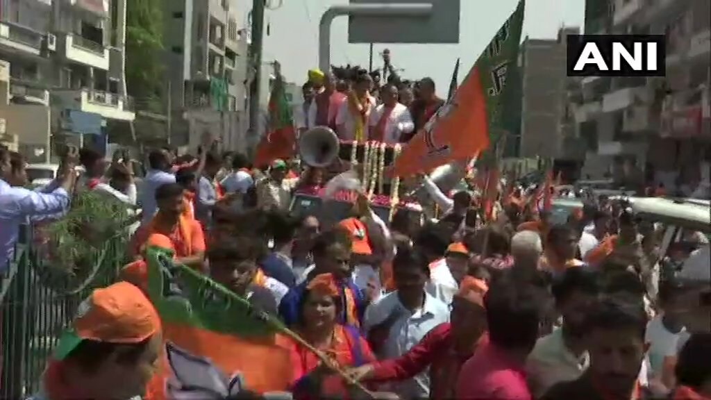 भाजपमध्ये प्रवेश केल्यानंतर लोकसभा निवडणुक लढवणार असल्याचा अंदाज व्यक्त केला जात होता. त्यावर भाजपने उमेदवारी देऊन शिक्कामोर्तब केलं. भाजपमध्ये प्रवेश केल्यानंतर लोकसभा निवडणुक लढवणार असल्याचा अंदाज व्यक्त केला जात होता. त्यावर भाजपने उमेदवारी देऊन शिक्कामोर्तब केलं.