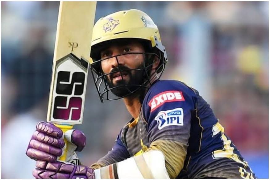 दिनेश कार्तिकने श्रेयस गोपालच्या एका षटकात पहिल्या चार चेंडूवर एक षटकार आणि सलग तीन चौकार मारले. दिनेश कार्तिकने श्रेयस गोपालच्या एका षटकात पहिल्या चार चेंडूवर एक षटकार आणि सलग तीन चौकार मारले.