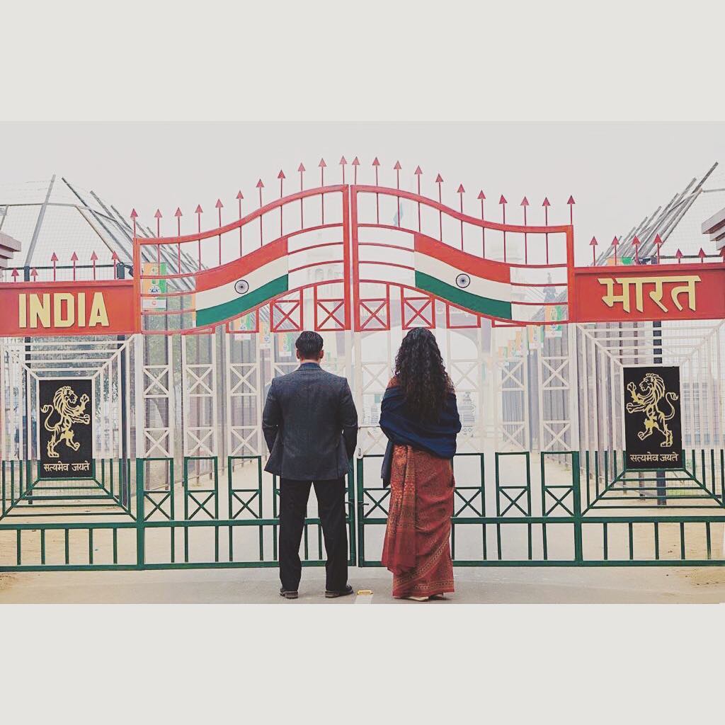 प्रियांकानं 'भारत' सोडल्यावर सलमान तिच्यावर नाराज होता. कारम सिनेमाच्या शूटिंगला फक्त 10 दिवस बाकी राहीले असताना प्रियांकानं अचानकपणे हा सिनेमा सोडत असल्याचं सांगितलं होतं. त्यानंतर तिनं लगेचच 'द स्काय इज पिंक'चं शूटिंग सुरू केलं आणि भारतसाठी ऐनवेळी कतरिना कास्ट करण्यात आलं. प्रियांकानं 'भारत' सोडल्यावर सलमान तिच्यावर नाराज होता. कारम सिनेमाच्या शूटिंगला फक्त 10 दिवस बाकी राहीले असताना प्रियांकानं अचानकपणे हा सिनेमा सोडत असल्याचं सांगितलं होतं. त्यानंतर तिनं लगेचच 'द स्काय इज पिंक'चं शूटिंग सुरू केलं आणि भारतसाठी ऐनवेळी कतरिना कास्ट करण्यात आलं.