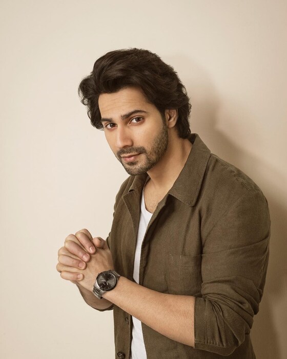 एकामागोमाग एक हिट सिनेमा देणारा वरुणची एका वर्षाची कमाई पाहून सर्वांनाच आश्चर्य वाटेल आणि यातील खास गोष्ट ही की, सिने करिअरमधून वर्षाला 35 कोटी रुपये कमवणारा हा अभिनेता काही कोटींचा नाही अब्जांचा मालक आहे. 