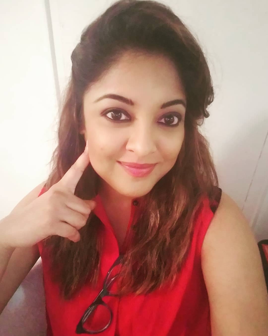 ‘‘मीटू’ चळवळीत अनेक महिलांनी आलोक नाथवर त्यांच्यासोबत गैरवर्तवणूक केल्याचा आरोप केला आहे. सिनेमात आलोकच्या जागी दुसऱ्या अभिनेत्याला घेऊन त्यांच्या सीनचं पुन्हा चित्रीकरण करता आलं असतं. पण त्यांनी असं केलं नाही.’ ‘‘मीटू’ चळवळीत अनेक महिलांनी आलोक नाथवर त्यांच्यासोबत गैरवर्तवणूक केल्याचा आरोप केला आहे. सिनेमात आलोकच्या जागी दुसऱ्या अभिनेत्याला घेऊन त्यांच्या सीनचं पुन्हा चित्रीकरण करता आलं असतं. पण त्यांनी असं केलं नाही.’