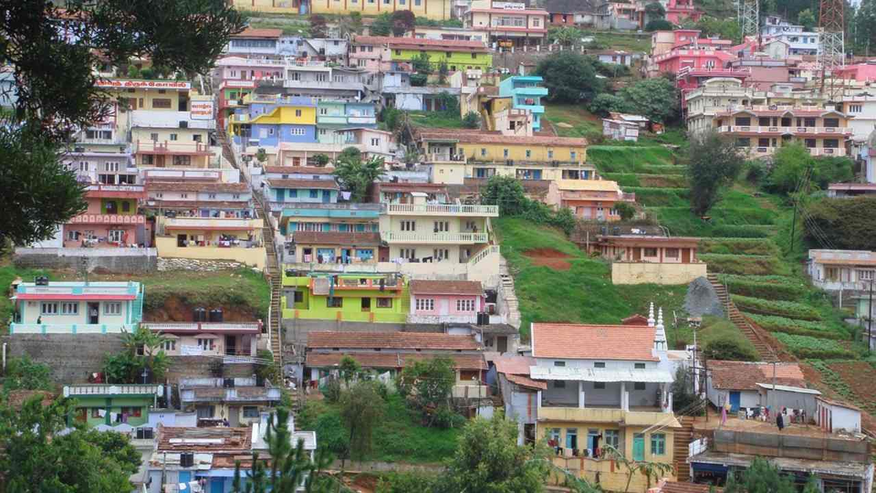 तमिळनाडूमधील उटी सर्वात उंचावर असणारं आणि पर्यटकांचं आवडतं ठिकाण म्हणून प्रसिद्ध आहे. हिलस्टेशनवर जवळपास झोमॅटोवर 200 हून अधिक वेगवेगळ्या फूडऑर्डर्स स्वीकारल्या जातात. तमिळनाडूमधील उटी सर्वात उंचावर असणारं आणि पर्यटकांचं आवडतं ठिकाण म्हणून प्रसिद्ध आहे. हिलस्टेशनवर जवळपास झोमॅटोवर 200 हून अधिक वेगवेगळ्या फूडऑर्डर्स स्वीकारल्या जातात.
