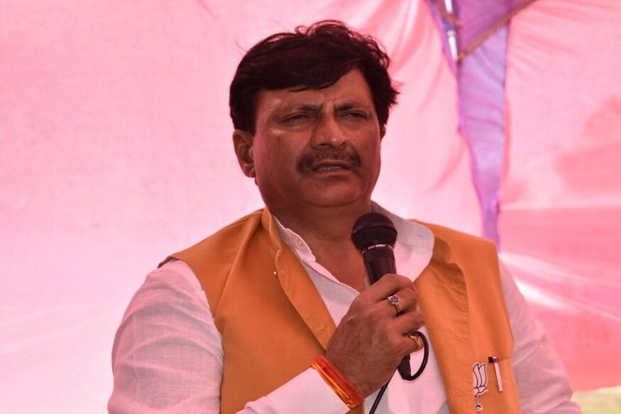 सतना मतदारसंघातून चार वेळा खासदार झालेल्या भाजपच्या गणेश सिंह यांच्या संपत्तीत चारशे टक्क्यांनी वाढ झाली आहे. 2009 मध्ये 73 लाख रुपये संपत्ती असलेल्या गणेश यांची संपत्ती 2014 मध्ये 3.78 टक्क्यांवर पोहचली. सतना मतदारसंघातून चार वेळा खासदार झालेल्या भाजपच्या गणेश सिंह यांच्या संपत्तीत चारशे टक्क्यांनी वाढ झाली आहे. 2009 मध्ये 73 लाख रुपये संपत्ती असलेल्या गणेश यांची संपत्ती 2014 मध्ये 3.78 टक्क्यांवर पोहचली.