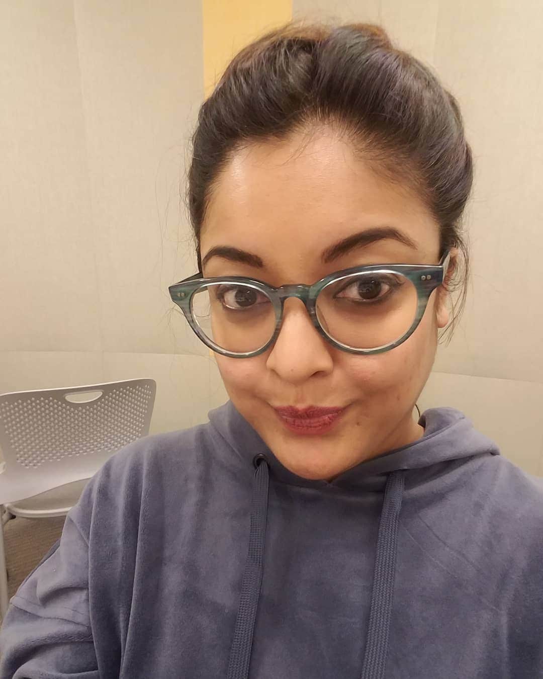 अजयवर निशाणा साधत तनुश्री म्हणाली की, ‘बॉलिवूडमध्ये सर्व दुतोंडी आहेत. दे दे प्यार दे सिनेमाच्या निर्मात्यांनी तर एका बलात्काराचा आरोप असलेल्या आपल्या सिनेमात घेतलं.’ अजयवर निशाणा साधत तनुश्री म्हणाली की, ‘बॉलिवूडमध्ये सर्व दुतोंडी आहेत. दे दे प्यार दे सिनेमाच्या निर्मात्यांनी तर एका बलात्काराचा आरोप असलेल्या आपल्या सिनेमात घेतलं.’