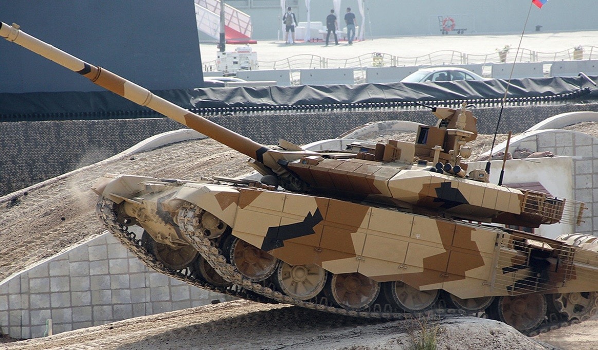 भारताकडे आधीपासूनच T-72 आणि T-55 रणगाडे आहेत. हे रणगाडेही भारत - पाक सीमेवर तैनात केले जाणार आहेत. यामुळे सीमेवर जास्त संरक्षण मिळेल. भारताकडे आधीपासूनच T-72 आणि T-55 रणगाडे आहेत. हे रणगाडेही भारत - पाक सीमेवर तैनात केले जाणार आहेत. यामुळे सीमेवर जास्त संरक्षण मिळेल.