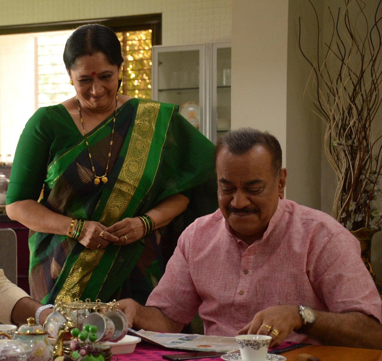 पारंपरिक रीतीरिवाजांपासून आधुनिक फॅशन-तऱ्हा आणि पद्धती यांचा मिलाफ आणि त्यातून भरपूर कौटुंबिक मनोरंजन असं या सिनेमात पाहायला मिळणार आहे. एसीपी प्रद्युम्नच्या भूमिकेत पाहिलेले शिवाजी साटम आता एकदम कौटुंबिक भूमिकेत दिसणार आहेत. पारंपरिक रीतीरिवाजांपासून आधुनिक फॅशन-तऱ्हा आणि पद्धती यांचा मिलाफ आणि त्यातून भरपूर कौटुंबिक मनोरंजन असं या सिनेमात पाहायला मिळणार आहे. एसीपी प्रद्युम्नच्या भूमिकेत पाहिलेले शिवाजी साटम आता एकदम कौटुंबिक भूमिकेत दिसणार आहेत.