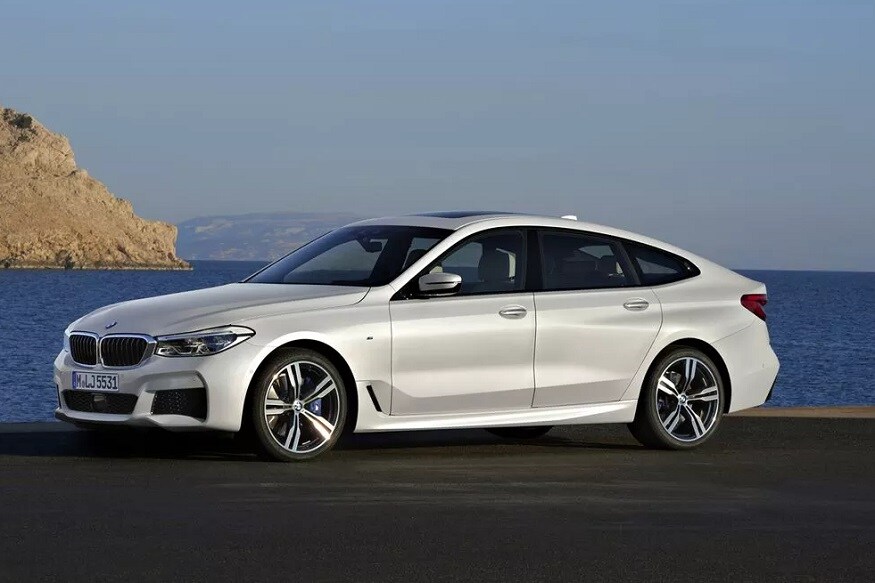 जर्मनच्या BMW कंपनीने भारतात 6 Series Gran Turismo सिडान कार नुकतीच लाँच केली आहे. BMW 620d Gran Turismo या नावाने ही कार बाजारात ग्राहकांना उपलब्ध आहे. या नव्या कारची किंमत फक्त 63 लाख 90 हजार रूपये आहे. जर्मनच्या BMW कंपनीने भारतात 6 Series Gran Turismo सिडान कार नुकतीच लाँच केली आहे. BMW 620d Gran Turismo या नावाने ही कार बाजारात ग्राहकांना उपलब्ध आहे. या नव्या कारची किंमत फक्त 63 लाख 90 हजार रूपये आहे.