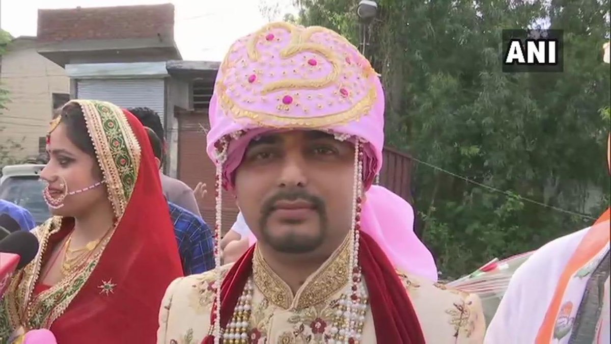 उधमपुर जिल्ह्यातल्या एका नवविवाहिताने मतदानाचा हक्क बजावला आहे. लोकशाहीमध्ये असताना प्रत्येका मतदान केलं पाहिजे असा संदेश यावेळी या जोडप्याने दिला. उधमपुर जिल्ह्यातल्या एका नवविवाहिताने मतदानाचा हक्क बजावला आहे. लोकशाहीमध्ये असताना प्रत्येका मतदान केलं पाहिजे असा संदेश यावेळी या जोडप्याने दिला.