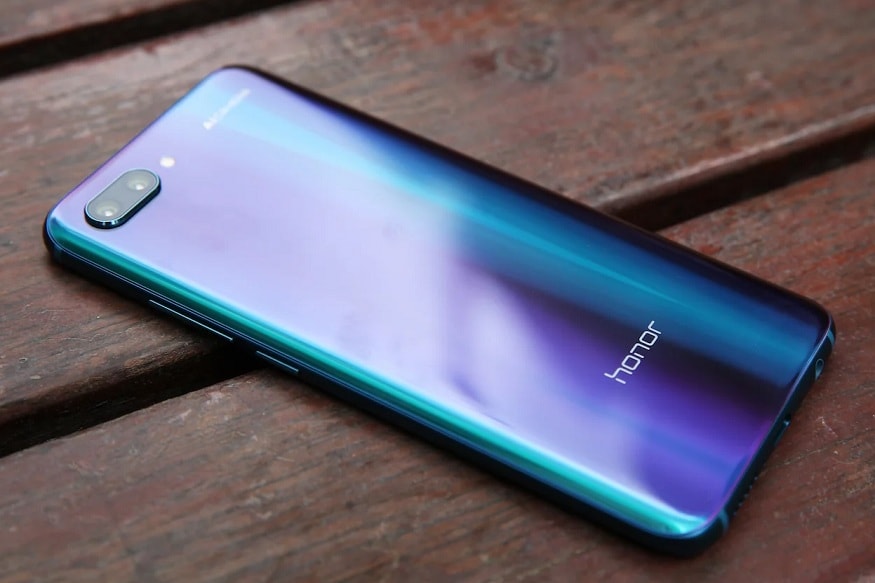 लोकप्रिय असणारा हा Honor 10 6GB+128GB मोबाईल तुम्हाला फक्त 24,999 रुपयांत तुम्हाला उपलब्ध होणार आहे. तसं पाहायला गेलं तर या फोनची मूळ किंमत 35,999 रुपये आहे. या फोनवर 11 हजार रुपयांची सुट दिली जात आहे. याशिवाय तुम्ही जर Axis Bank च्या डेबिट कार्डद्वारे हा फोन खरेदी केला तर तुम्हा अधिक 5 टक्के जादा डिस्काऊंट मिळणार आहे. त्यामुळे तुम्हाला हा फोन आवडला असेल तर नक्की घेण्याचा विचार करू शकता. लोकप्रिय असणारा हा Honor 10 6GB+128GB मोबाईल तुम्हाला फक्त 24,999 रुपयांत तुम्हाला उपलब्ध होणार आहे. तसं पाहायला गेलं तर या फोनची मूळ किंमत 35,999 रुपये आहे. या फोनवर 11 हजार रुपयांची सुट दिली जात आहे. याशिवाय तुम्ही जर Axis Bank च्या डेबिट कार्डद्वारे हा फोन खरेदी केला तर तुम्हा अधिक 5 टक्के जादा डिस्काऊंट मिळणार आहे. त्यामुळे तुम्हाला हा फोन आवडला असेल तर नक्की घेण्याचा विचार करू शकता.
