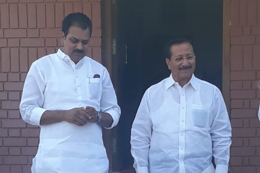 हर्षवर्धन पाटील यांनी बारामती मतदारसंघात भाजपला मदत करण्याचं आवाहन विजयसिंह मोहिते पाटील यांनी केलं असल्याची माहिती आहे. हर्षवर्धन पाटील यांनी बारामती मतदारसंघात भाजपला मदत करण्याचं आवाहन विजयसिंह मोहिते पाटील यांनी केलं असल्याची माहिती आहे.