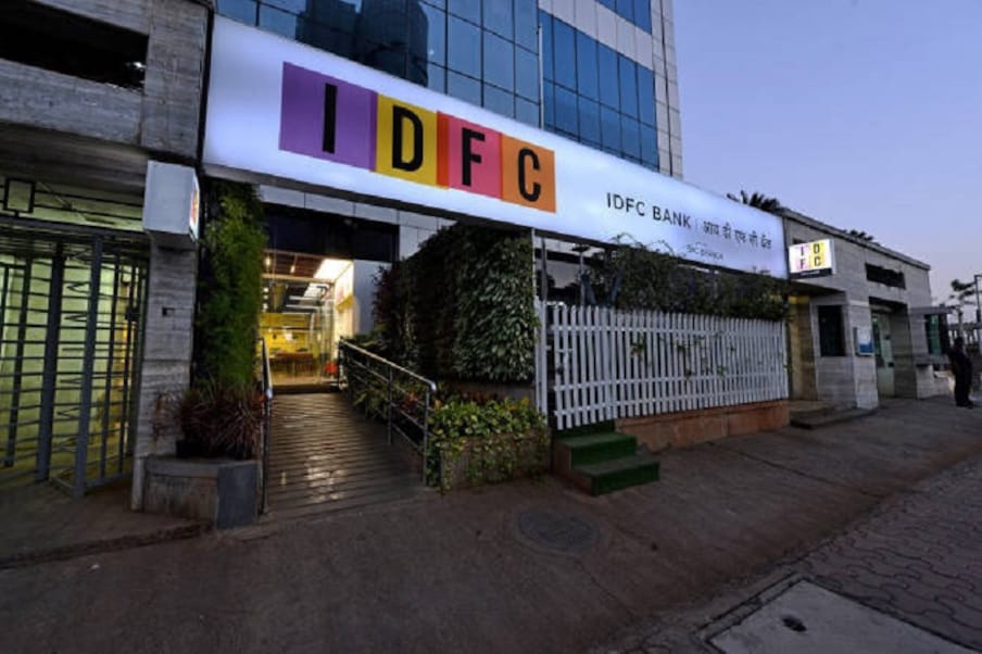 IDFCनं पाचवं स्थान पटकावलं. बँकेचं मुख्य आॅफिस चेन्नईत आहे आणि बँकेत 9,670 कर्मचारी आहेत.