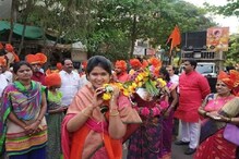 कांचन कुल यांनी खांद्यावर पालखी घेत साजरा केला गुढीपाडवा, पाहा PHOTOS कांचन कुल यांनी खांद्यावर पालखी घेत साजरा केला गुढीपाडवा, पाहा PHOTOS