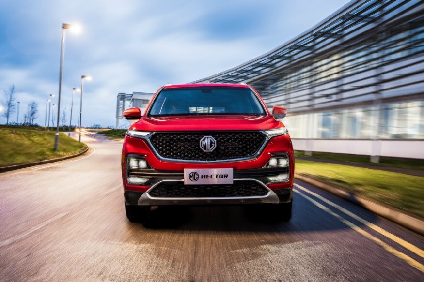 MG Motor भारतात पहिल्यांदाच प्रवेश करतेय.या कंपनीनं MG Hector कार आणलीय. जूनमध्ये लाँच होणारी ही कार इंटरनेटशी जोडली असेल, असा दावा कंपनीनं केलाय. MG Hectorमध्ये iSmart इंटरफेस असेल जो सॉफ्टवेयर, हार्डवेयर आणि कनेक्टिविटी या आॅप्शन्ससोबत असेल. MG Motor भारतात पहिल्यांदाच प्रवेश करतेय.या कंपनीनं MG Hector कार आणलीय. जूनमध्ये लाँच होणारी ही कार इंटरनेटशी जोडली असेल, असा दावा कंपनीनं केलाय. MG Hectorमध्ये iSmart इंटरफेस असेल जो सॉफ्टवेयर, हार्डवेयर आणि कनेक्टिविटी या आॅप्शन्ससोबत असेल.