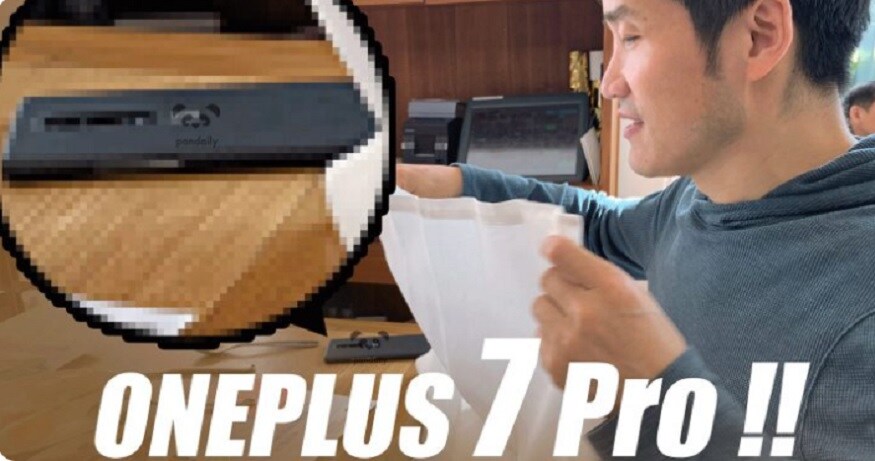 पैनडेलीच्या वृत्तानुसार OnePlus 7 च्या रियरमध्ये तीन कॅमेरे असणार आहेत. या वृत्तात वन प्लसचे CEO यांचा फोटो असून त्यात ट्रिपल रियर कॅमेरा असलेला फोन दाखविण्यात आला आहे. हा स्मार्टफोन OnePlus 7 Pro असू शकतो असं वृत्तात म्हटलं आहे. पैनडेलीच्या वृत्तानुसार OnePlus 7 च्या रियरमध्ये तीन कॅमेरे असणार आहेत. या वृत्तात वन प्लसचे CEO यांचा फोटो असून त्यात ट्रिपल रियर कॅमेरा असलेला फोन दाखविण्यात आला आहे. हा स्मार्टफोन OnePlus 7 Pro असू शकतो असं वृत्तात म्हटलं आहे.