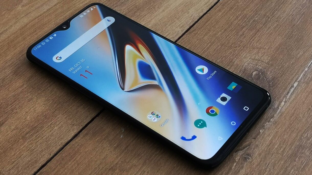 डिस्प्लेच्या बाबतीत बोलायचं झालं तर OnePlus 7 ला 6.4 इंचाचा FHD+ डिस्प्ले आणि OnePlus 7 Pro ला 6.7 इंचाचा QHD+ डिस्प्ले असणार आहे. हा स्मार्टफोन ट्रिपल रियर कॅमरा सेटअपसह मिळेल. ज्यात 48 मेगापिक्सलचा प्रायमरी कॅमेरा आणि दूसरा कैमरा 8 मेगापिक्सल राहील. तर तिसरा कॅमेरा 16 मेगापिक्सलचा राहील. तर 4,000 mAh ची बॅटरी राहणार आहे. डिस्प्लेच्या बाबतीत बोलायचं झालं तर OnePlus 7 ला 6.4 इंचाचा FHD+ डिस्प्ले आणि OnePlus 7 Pro ला 6.7 इंचाचा QHD+ डिस्प्ले असणार आहे. हा स्मार्टफोन ट्रिपल रियर कॅमरा सेटअपसह मिळेल. ज्यात 48 मेगापिक्सलचा प्रायमरी कॅमेरा आणि दूसरा कैमरा 8 मेगापिक्सल राहील. तर तिसरा कॅमेरा 16 मेगापिक्सलचा राहील. तर 4,000 mAh ची बॅटरी राहणार आहे.