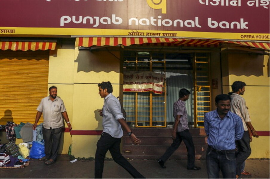 सातव्या स्थानावर आहे पंजाब नॅशनल बँक. या बँकेचं मुख्य आॅफिस दिल्लीत आहे. बँकेत 74,897 कर्मचारी आहेत.