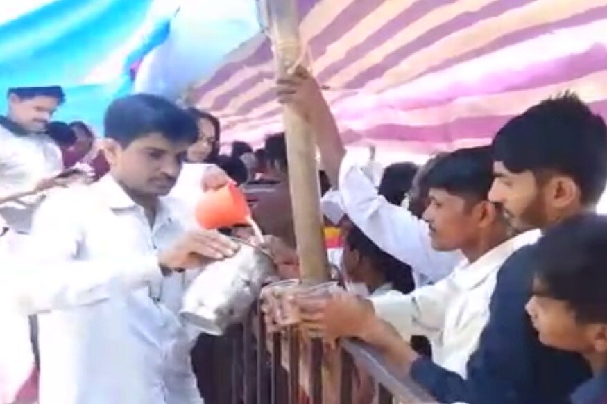 पंढरपूर नगरपालिकेच्या बरोबरीने मंदिर समितीनेही यात्रेची जय्यत तयारी केली आहे. विठ्ठल दर्शनासाठी आलेल्या भाविकांना उन्हाचा त्रास होऊ नये म्हणून मंदिर समितीने यापूर्वीच शेडनेट उभा केल्यामुळे भाविकांना अतिशय सुखद अनुभव येत आहे. यात्रेच्या अनुषंगाने मंदिर समितीने दर्शन रांगेसह मंदिर परिसरात पिण्याच्या स्वच्छ आणि थंडगार पाण्याची सोय केली आहे. पंढरपूर नगरपालिकेच्या बरोबरीने मंदिर समितीनेही यात्रेची जय्यत तयारी केली आहे. विठ्ठल दर्शनासाठी आलेल्या भाविकांना उन्हाचा त्रास होऊ नये म्हणून मंदिर समितीने यापूर्वीच शेडनेट उभा केल्यामुळे भाविकांना अतिशय सुखद अनुभव येत आहे. यात्रेच्या अनुषंगाने मंदिर समितीने दर्शन रांगेसह मंदिर परिसरात पिण्याच्या स्वच्छ आणि थंडगार पाण्याची सोय केली आहे.