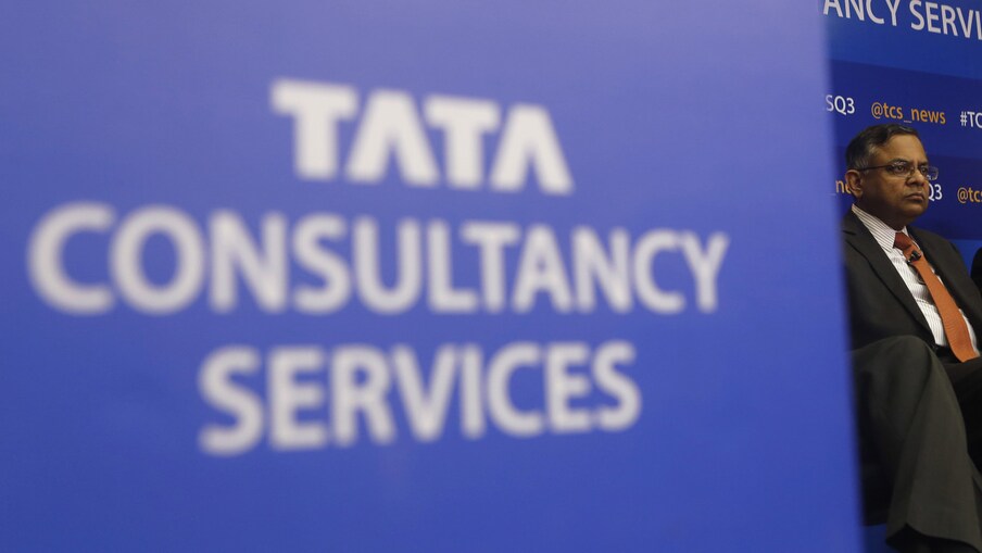 Tata Consultancy Services : इंडस्ट्री - माहिती, तंत्रज्ञान, सेवा, कर्मचाऱ्यांची संख्या - 417,900, भारतातली मुख्य आॅफिसेस - मुंबई, चेन्नई, बंगळुरू, कामाचं क्षेत्र - आॅपरेशन्स, इन्फाॅर्मेशन टेक्नाॅलाॅजी, इंजिनियरिंग (Image: PTI)